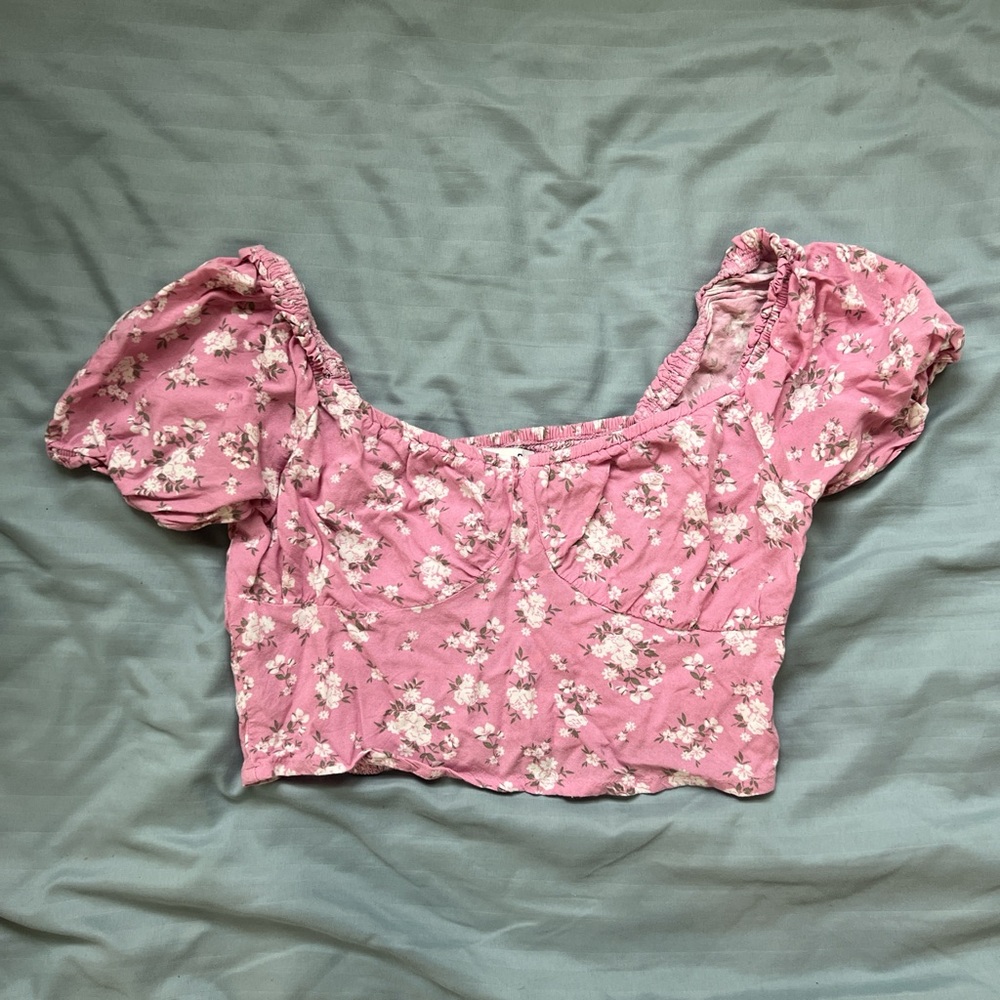 Hollister Pink Floral Cropped Puff Sleeve Blouse